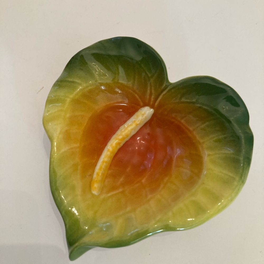 Totally Hawaiian Ceramic Hibiscus flower trinket dish, tropical